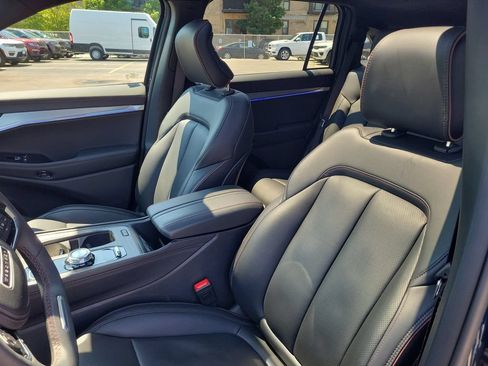 Used 2024 Jeep Wagoneer Launch Edition AWD/4WD image 18