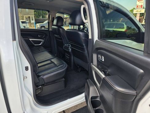 Used 2017 Nissan Titan PRO-4X w/ Pro-4x Convenience Package AWD/4WD image 9