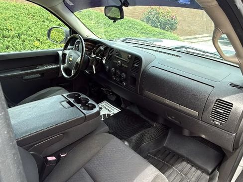 Used 2014 Chevrolet Silverado 2500 LT AWD/4WD image 24