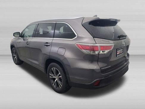 Used 2015 Toyota Highlander XLE FWD image 6