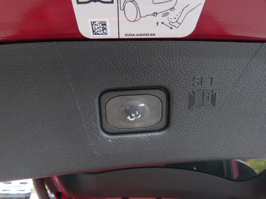 Used 2016 Ford Edge Titanium w/ Equipment Group 302A AWD/4WD image 18
