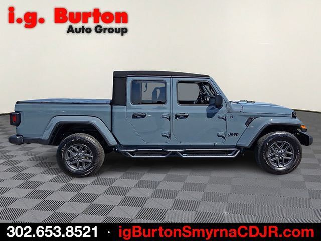 Used 2024 Jeep Gladiator Sport AWD/4WD image 7