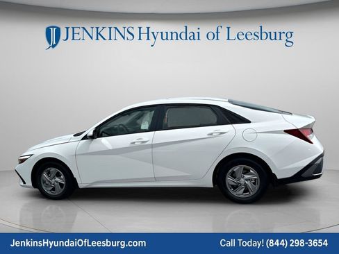 New 2026 Hyundai Elantra SE FWD image 8