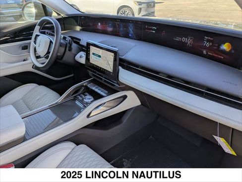 Used 2025 Lincoln Nautilus Black Label AWD/4WD image 28