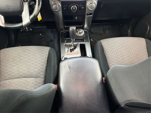 Used 2016 Toyota 4Runner SR5 AWD/4WD image 22