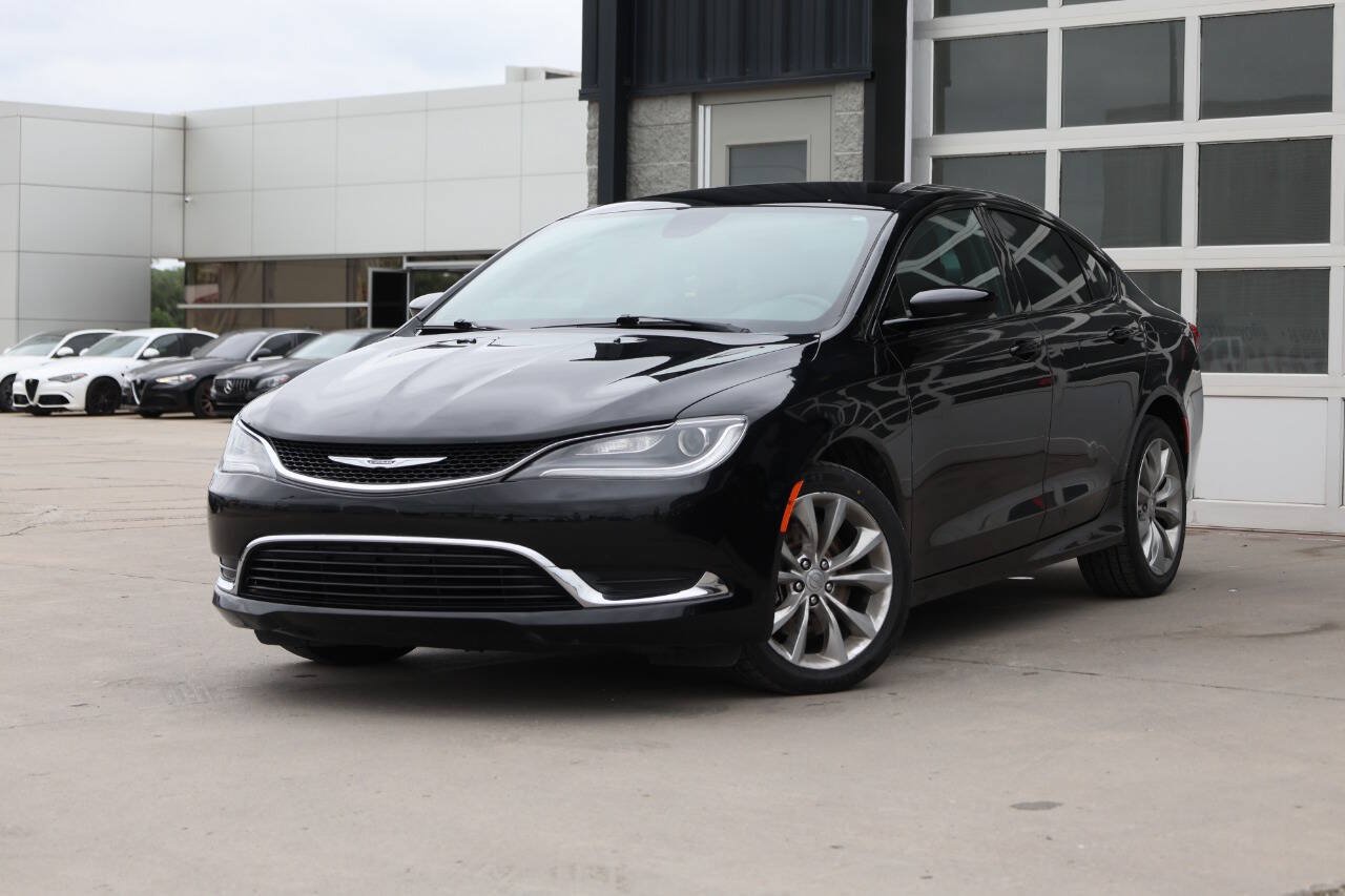Used 2015 Chrysler 200 S w/ Navigation & Sound Group I FWD image 3