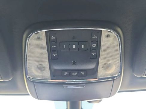 Used 2020 Jeep Grand Cherokee Limited w/ Luxury Group II image 42