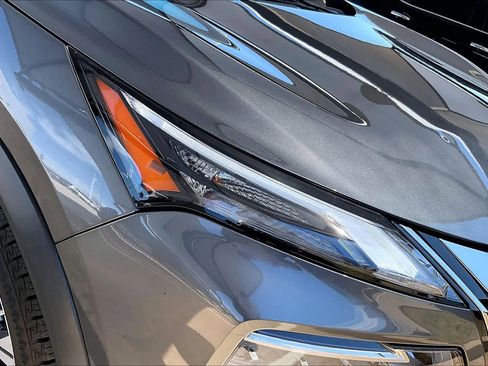 Used 2023 Nissan Rogue SV image 25