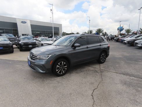 Used 2022 Volkswagen Tiguan S FWD image 2