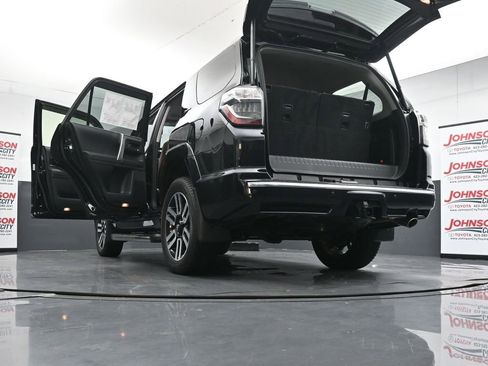 Used 2024 Toyota 4Runner Limited AWD/4WD image 41