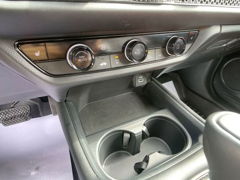 Used 2025 Honda HR-V Sport image 18