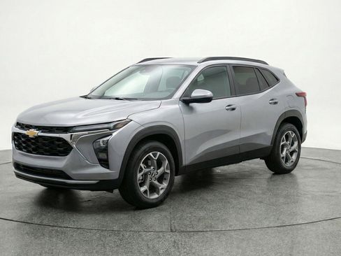 Used 2025 Chevrolet Trax LT w/ LT Convenience Package image 3