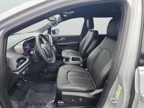 New 2026 Chrysler Pacifica Select image 15