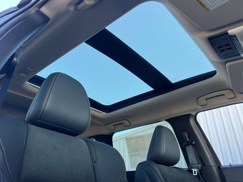 New 2025 Mitsubishi Outlander SE image 18