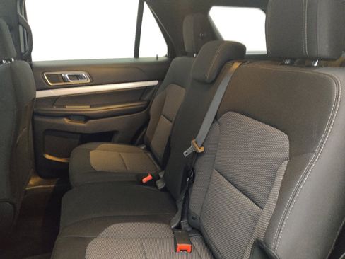 Used 2016 Ford Explorer XLT w/ Equipment Group 201A FWD image 18