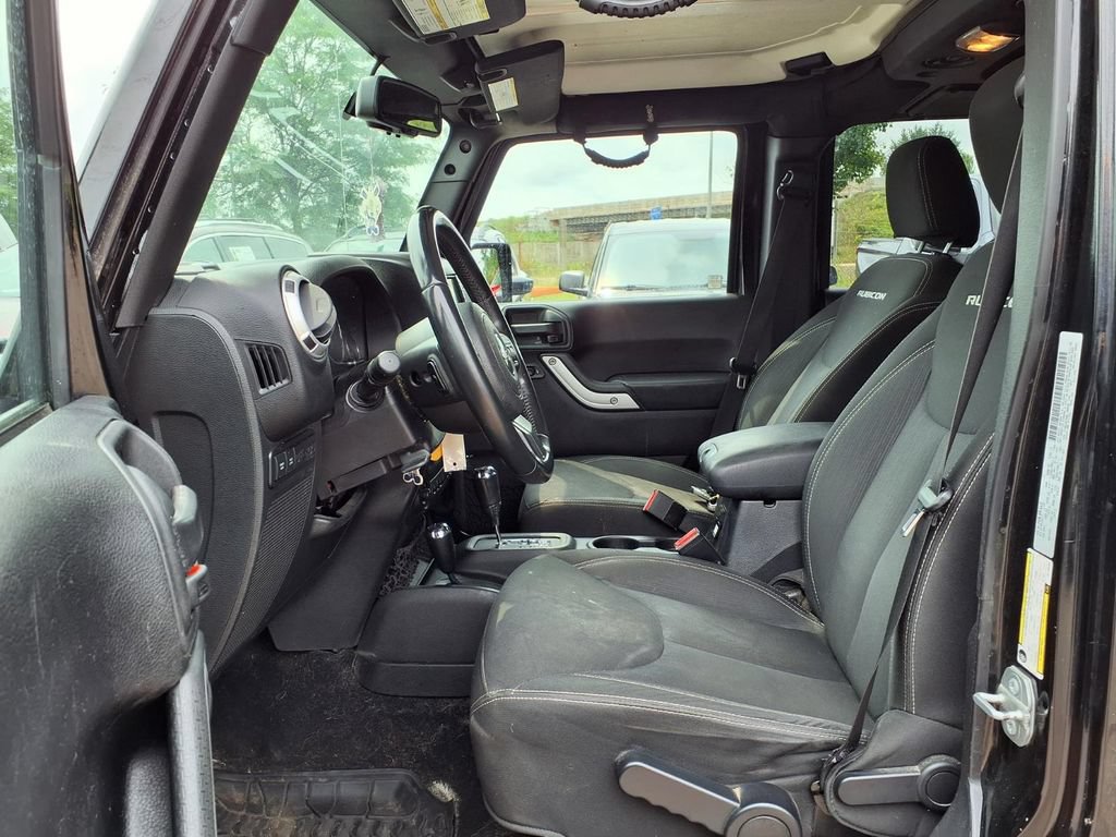 Used 2016 Jeep Wrangler Unlimited Rubicon w/ Connectivity Group AWD/4WD image 13