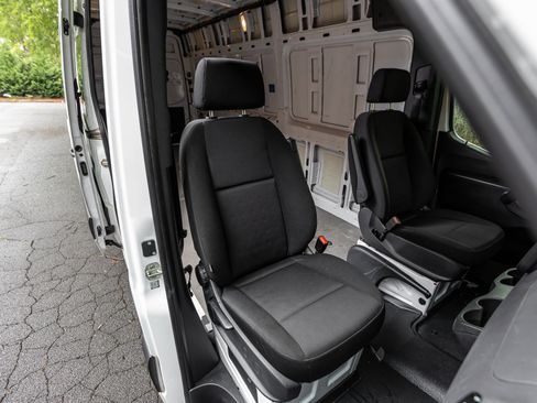Used 2022 Mercedes-Benz Sprinter 2500 image 13