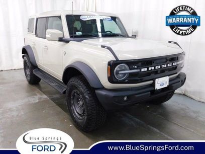 New 2025 Ford Bronco Outer Banks w/ Sasquatch Package