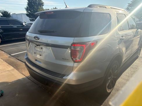 Used 2019 Ford Explorer XLT w/ Equipment Group 202A AWD/4WD image 5