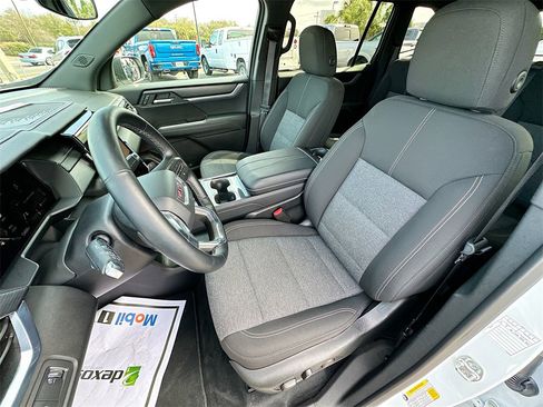 Used 2025 GMC Acadia Elevation image 21