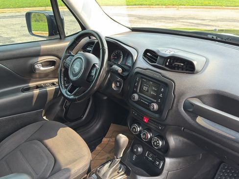 Used 2017 Jeep Renegade Altitude AWD/4WD image 25