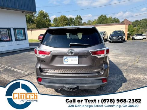 Used 2015 Toyota Highlander Limited w/ Driver Technology Package FWD image 8