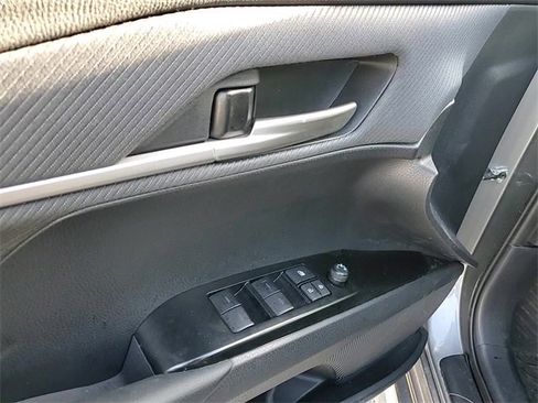 Used 2025 Toyota Camry SE image 10