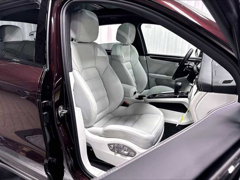 New 2026 Porsche Macan Turbo AWD/4WD image 29