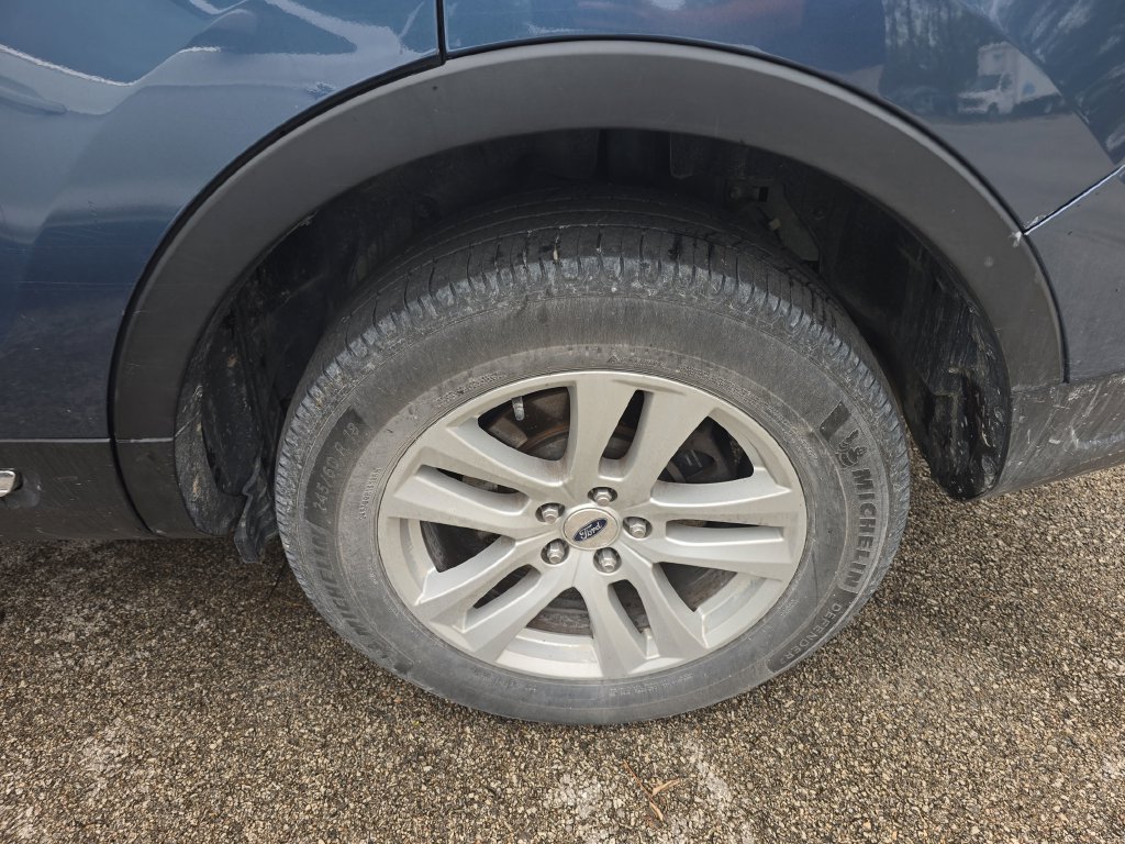 Used 2018 Ford Explorer XLT w/ Equipment Group 201A AWD/4WD image 11