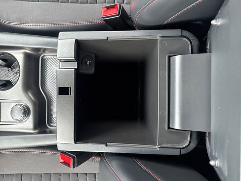 Used 2025 Ford Explorer ST-Line image 26