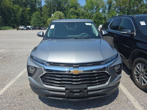 Used 2024 Chevrolet TrailBlazer LS w/ LS Convenience Package FWD image 2
