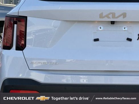 Used 2025 Kia Sorento SX FWD image 6