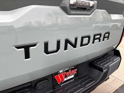 Used 2025 Toyota Tundra Limited AWD/4WD image 25