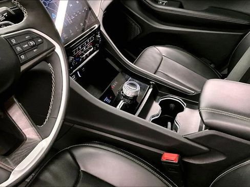 Used 2024 Jeep Grand Cherokee Limited w/ Luxury Tech Group II image 18