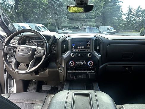 Used 2020 GMC Sierra 2500 Denali w/ Denali Ultimate Package AWD/4WD image 13