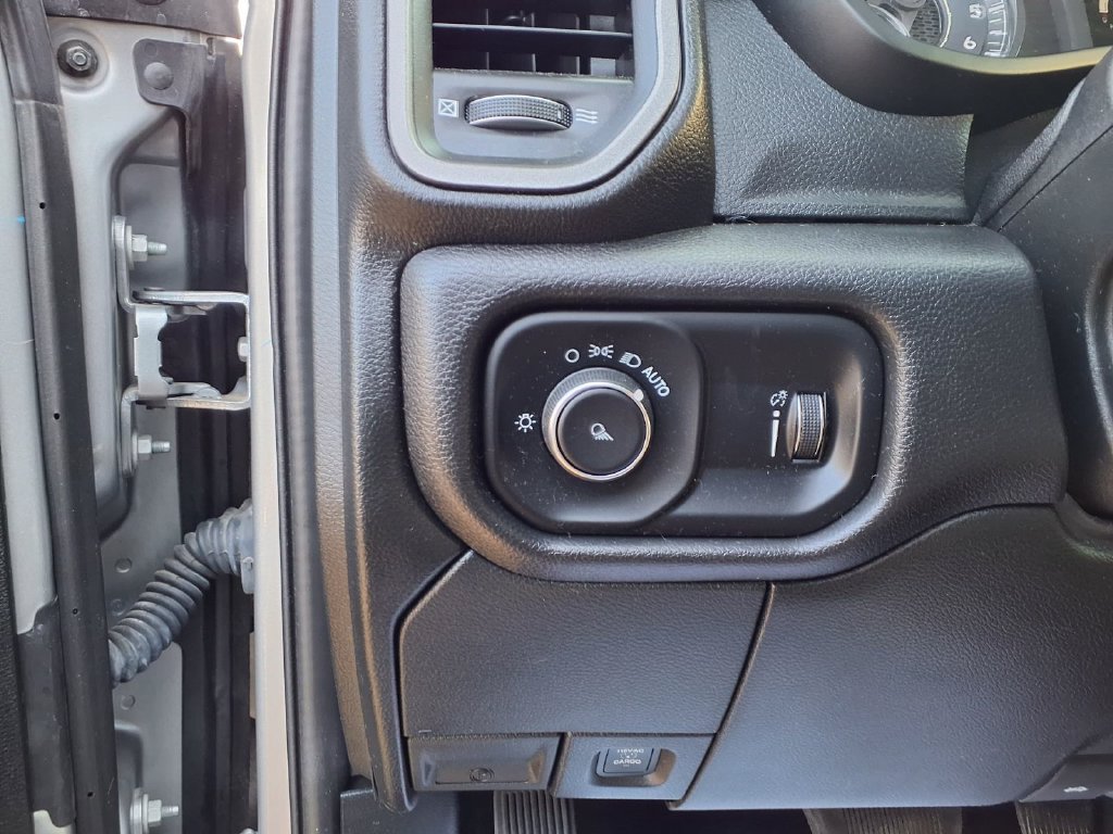 Used 2024 RAM 2500 Tradesman w/ Chrome Appearance Group AWD/4WD image 13
