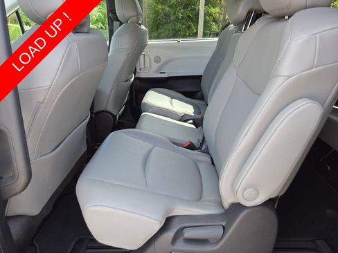 Used 2025 Toyota Sienna XLE FWD image 24