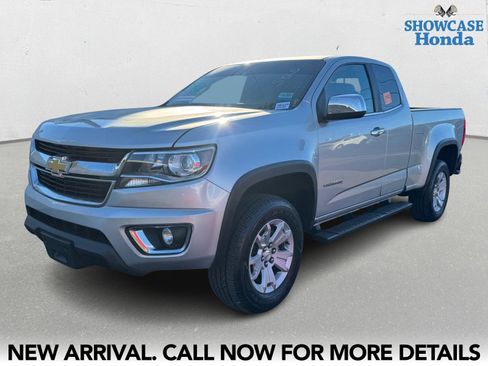 Used 2015 Chevrolet Colorado LT w/ Luxury Package image 2