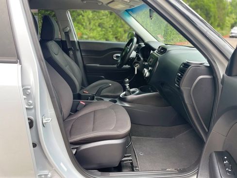 Used 2016 Kia Soul FWD image 21
