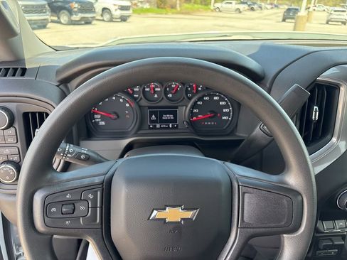 Used 2025 Chevrolet Silverado 1500 W/T w/ WT Value Package AWD/4WD image 19