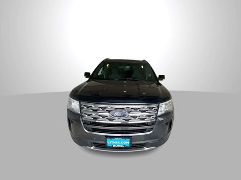 Used 2018 Ford Explorer XLT AWD/4WD image 3