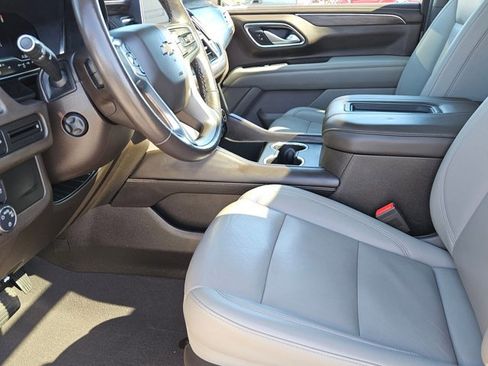 Used 2022 Chevrolet Suburban LT w/ Luxury Package image 21