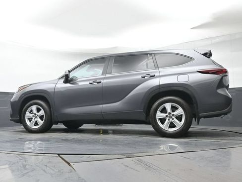 Certified 2024 Toyota Highlander LE AWD/4WD image 34