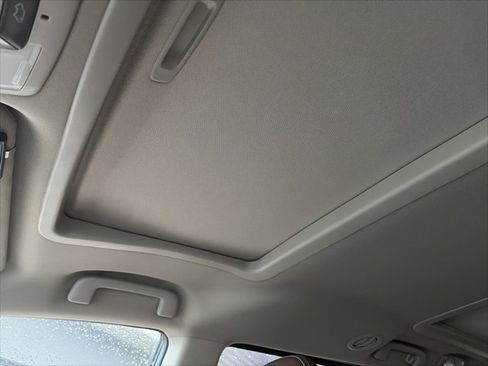 Used 2019 Toyota Sienna Limited image 13