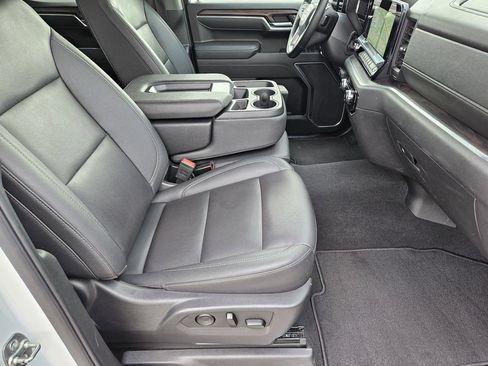 Used 2025 GMC Sierra 1500 SLT RWD image 12