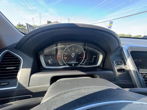 Used 2016 Volvo XC60 T5 Premier w/ Proximity Package FWD image 13