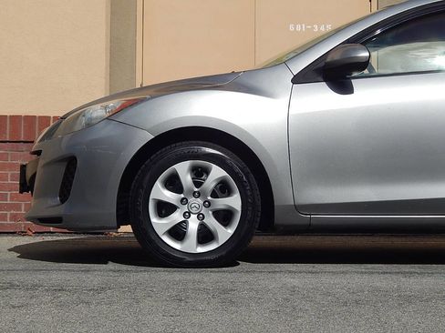 Used 2013 MAZDA MAZDA3 i Sport image 10