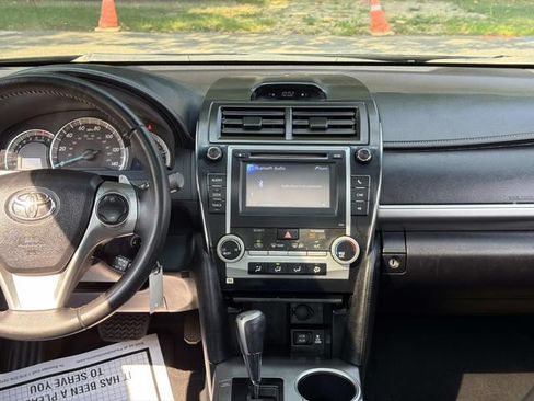 Used 2014 Toyota Camry SE FWD image 17