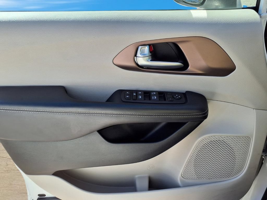 Used 2023 Chrysler Voyager LX FWD image 21