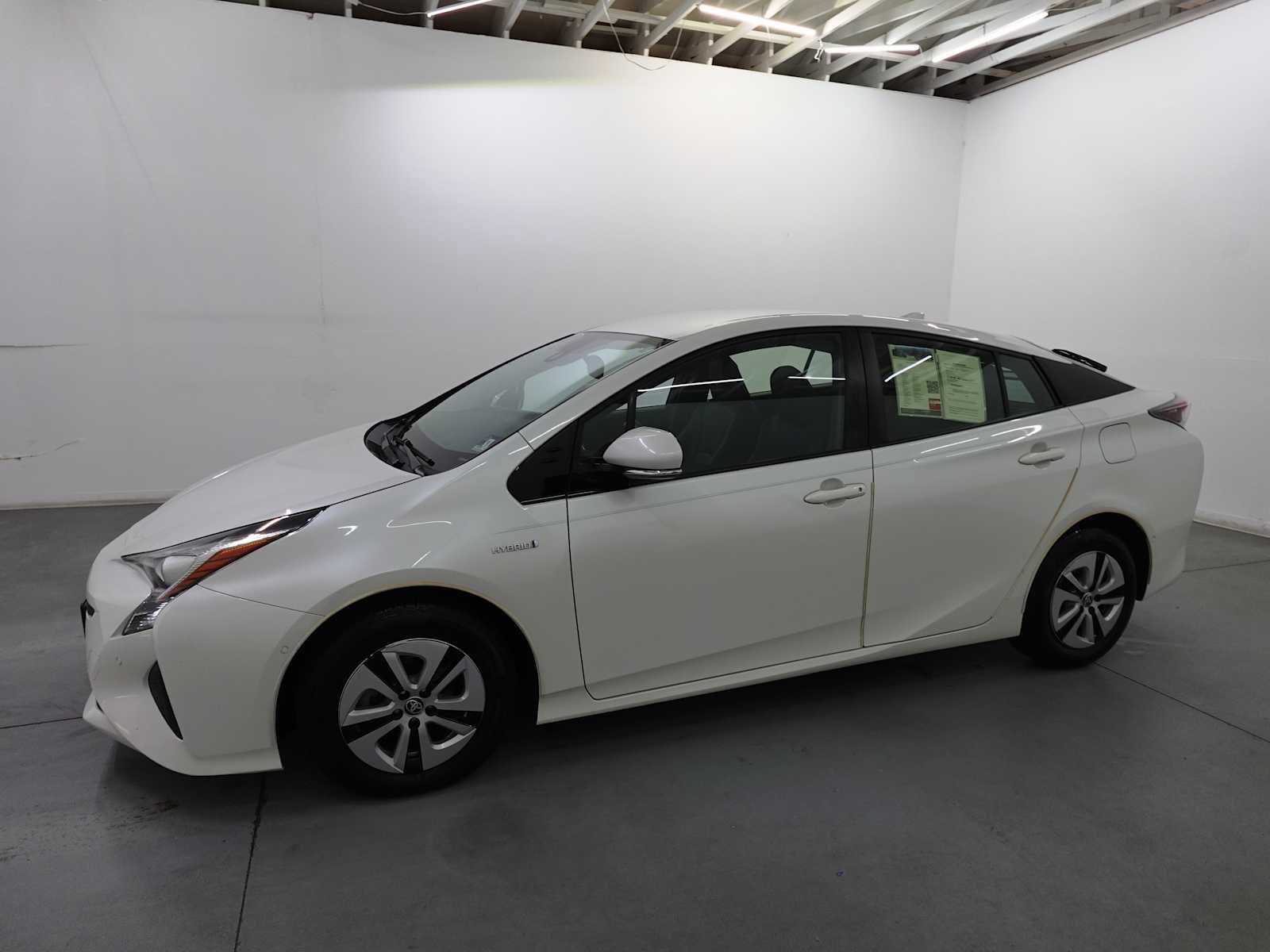 Used 2017 Toyota Prius Four FWD image 8